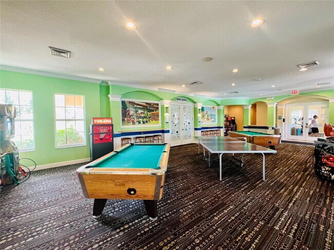 Building Photo - 2413 Silver Palm Dr