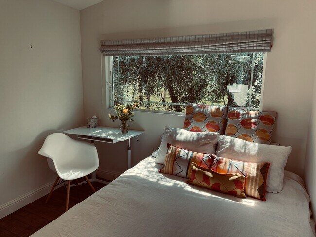 office or 4th bedroom- detached - 1077 Valley View St