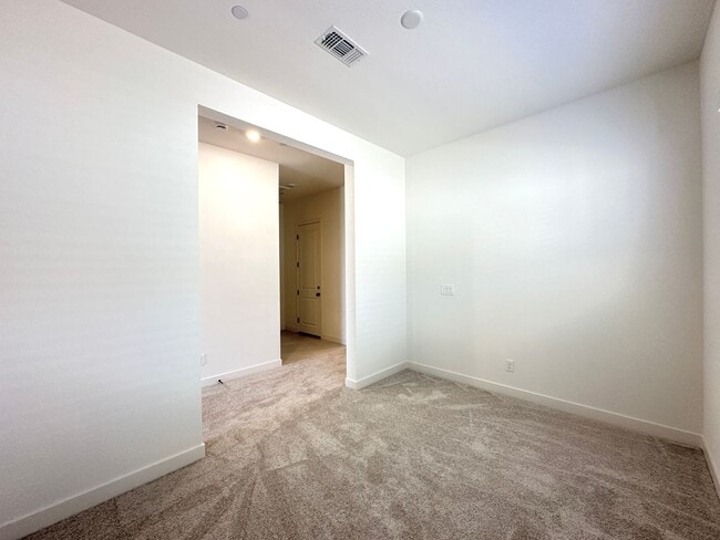Building Photo - Summerlin Village