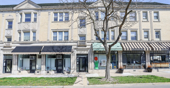 Building Photo - 2420 W Lunt Ave