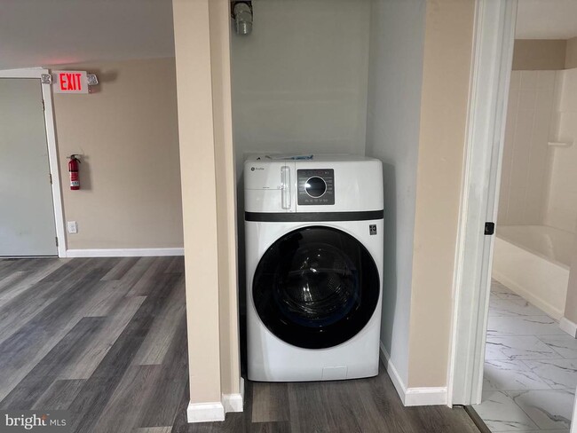 Building Photo - 14 West Ave