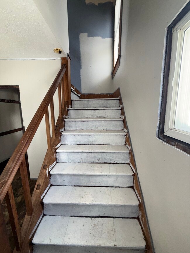 Building Photo - 111 E Livingston Dr