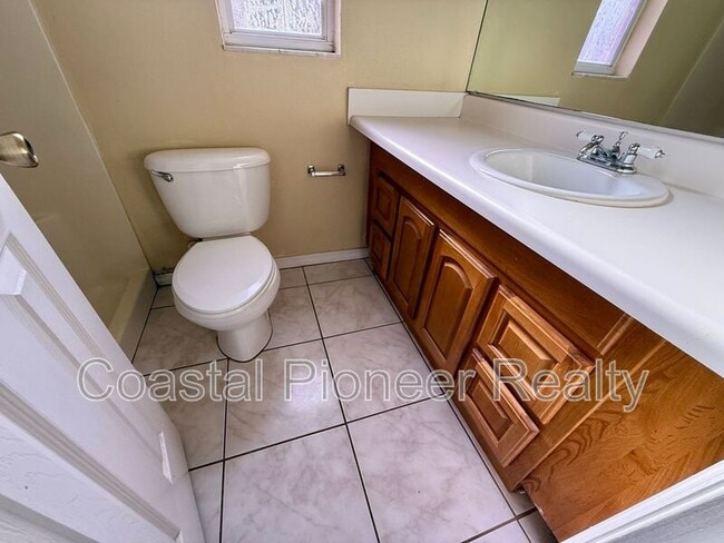 Building Photo - 1002 Golfside Ct