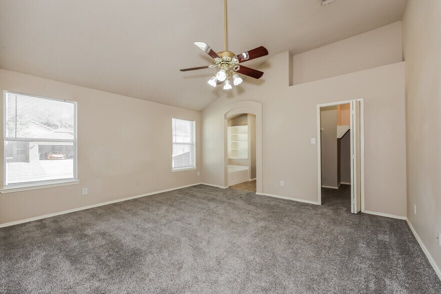 Building Photo - 1013 Crane Cir