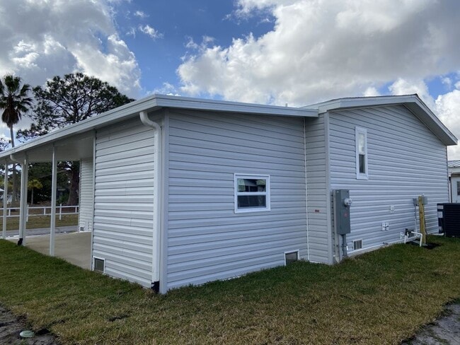 Building Photo - 812 Concord St