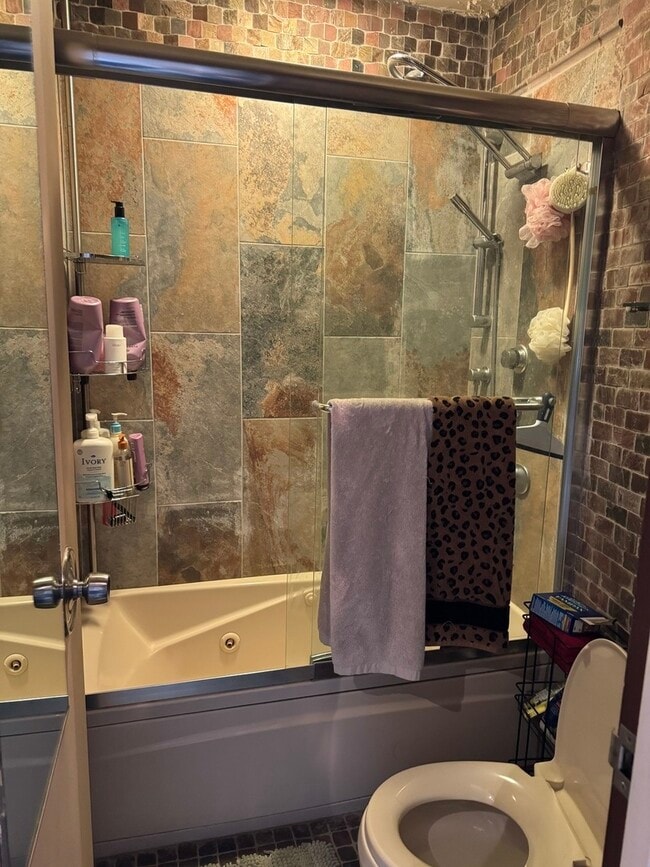 Building Photo - 300 N State St