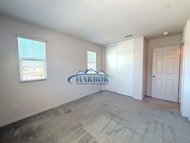 Building Photo - 1215 Canoe Ln