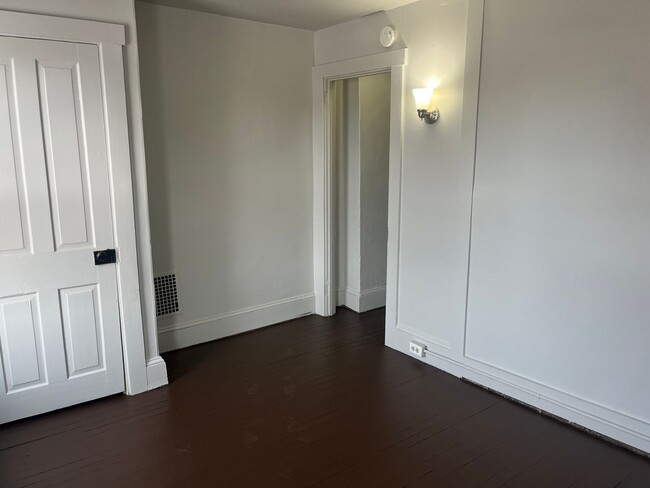 Building Photo - 3 Bedroom, 1 Bath Home in Lancaster *accep...