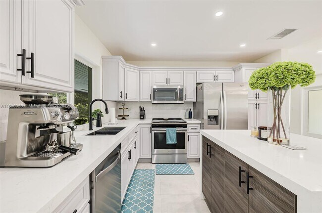 Building Photo - 17460 SW 85th Ave