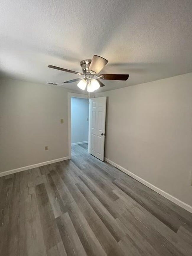 Building Photo - 3/1 in West, TX