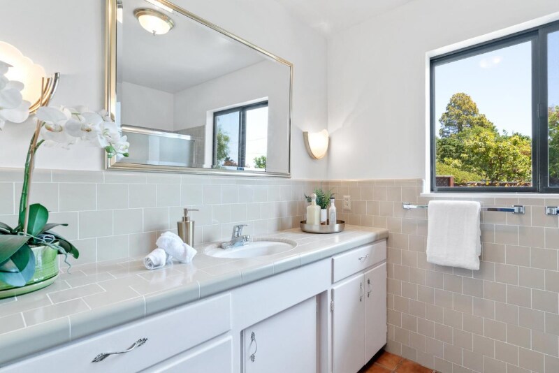 Building Photo - 115 Ortalon Cir