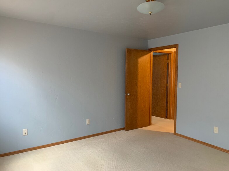 Building Photo - 2216 Woodrow Way