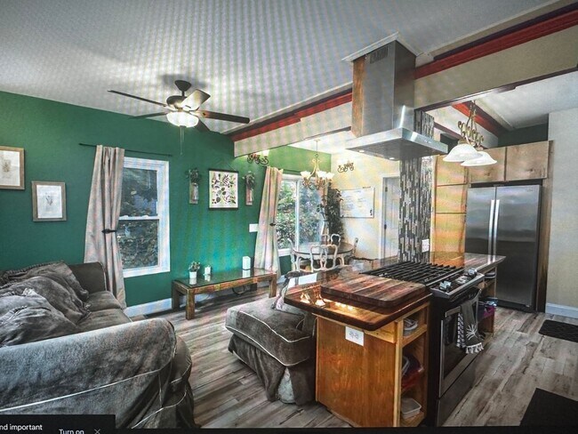 Building Photo - 239 Russell St