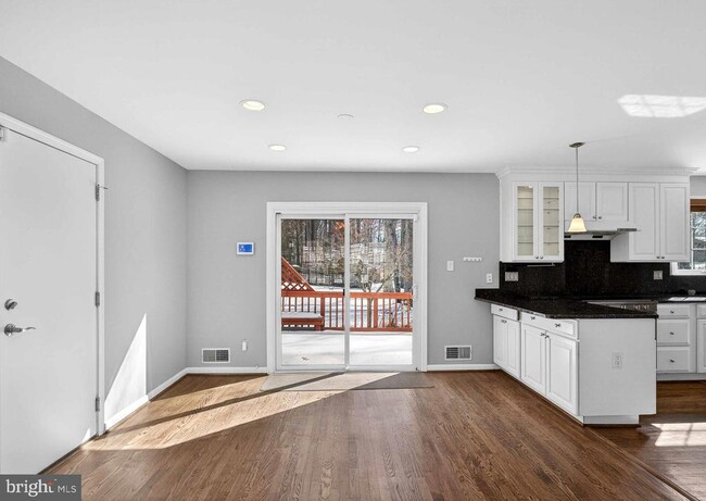 Building Photo - 9125 Donna Dean Dr