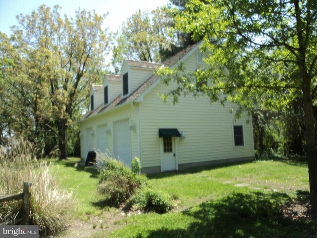 Building Photo - 5757 Poplar Ln