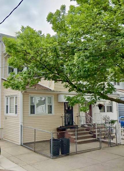 Primary Photo - 95-24 77th St