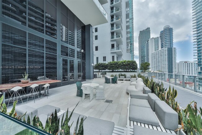 Building Photo - 1010 Brickell Ave