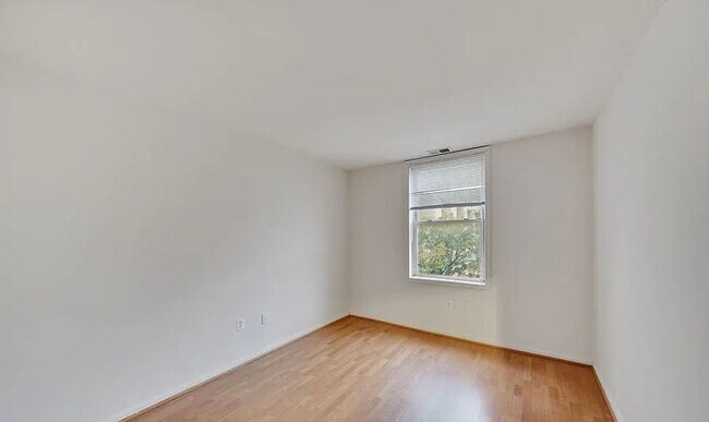 Building Photo - Bright & Spacious 3BR/2BA in the Heart of Columbia Heights