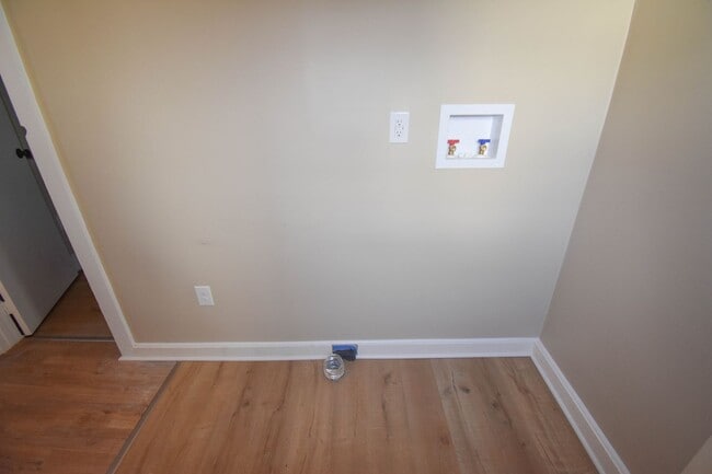 Building Photo - RALL202