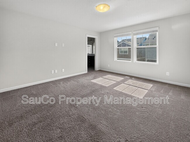 Building Photo - 3909 SE Zircon Ln