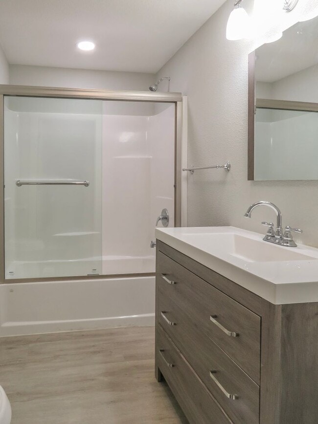 Building Photo - Century Meadows Home Available Now- Aurora
