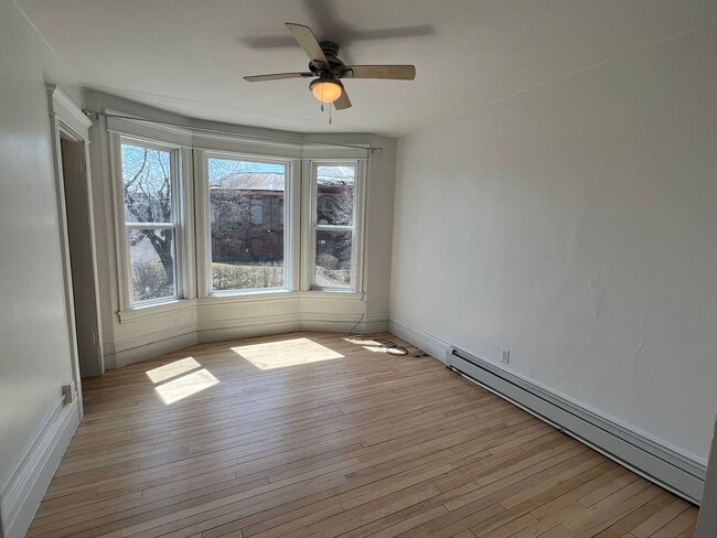 Building Photo - AVAILABLE JUNE - 4 Bed 1.5 Bath Home in Superior