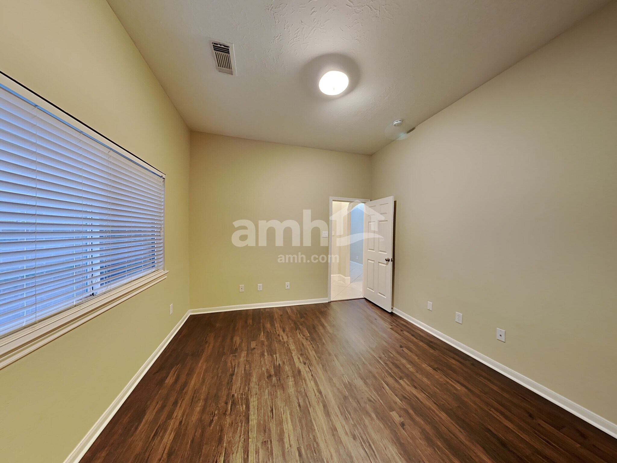 Building Photo - 15831 Collinsville Dr
