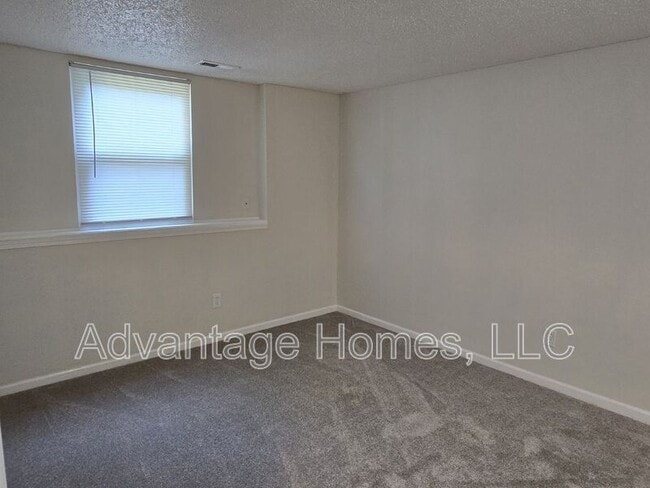 Building Photo - 8206 Woodson Dr