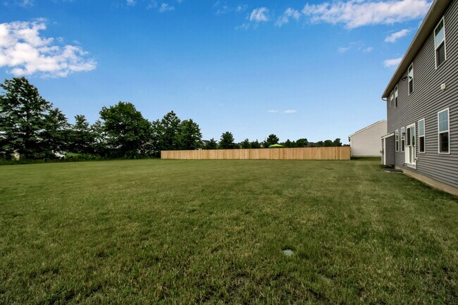 Building Photo - 4966 Brauer Dr