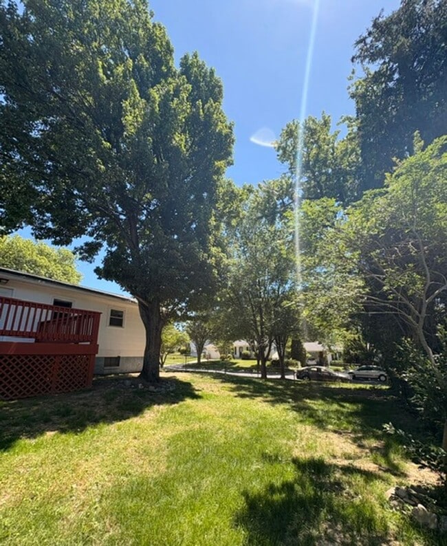 Building Photo - 900 Neal Dr