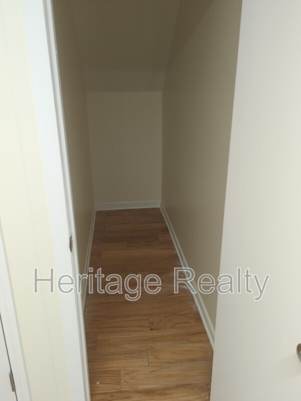 Building Photo - 1304 E Woodshire Dr