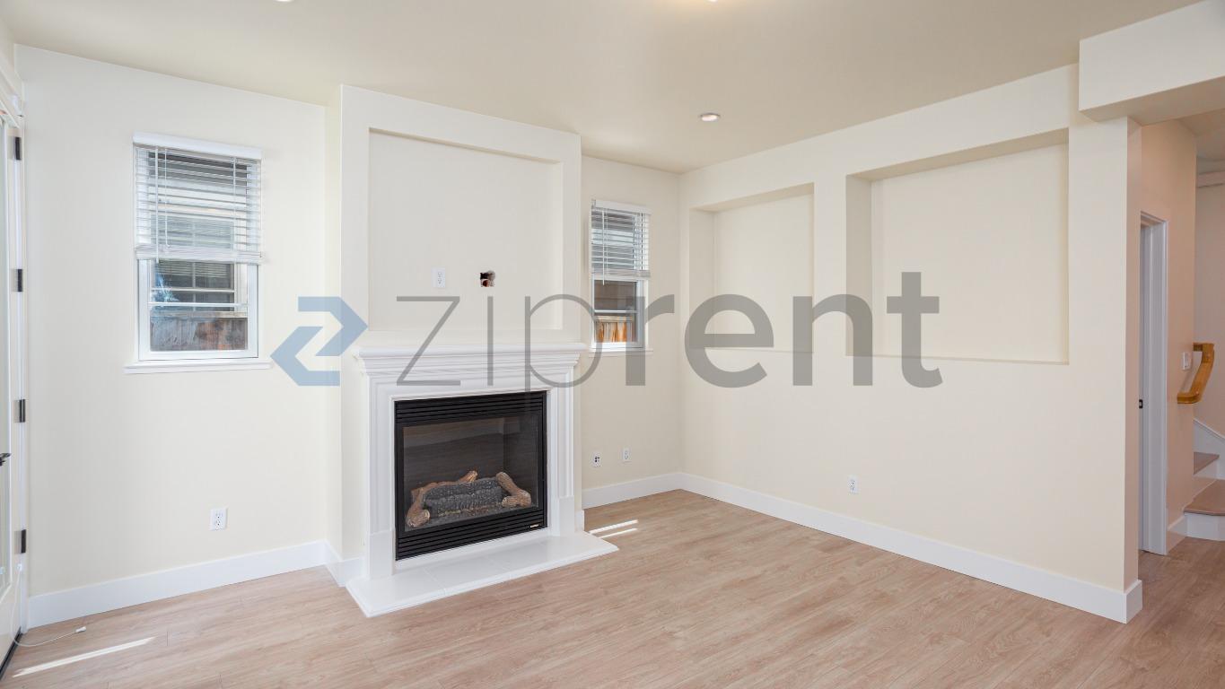 Building Photo - Unit