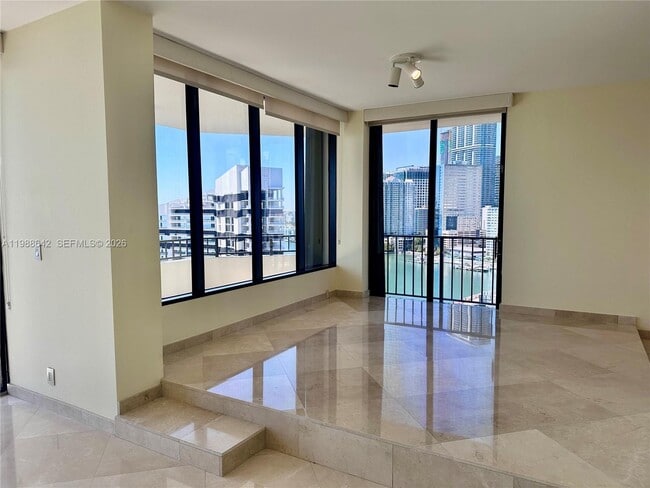Building Photo - 520 Brickell Key Dr