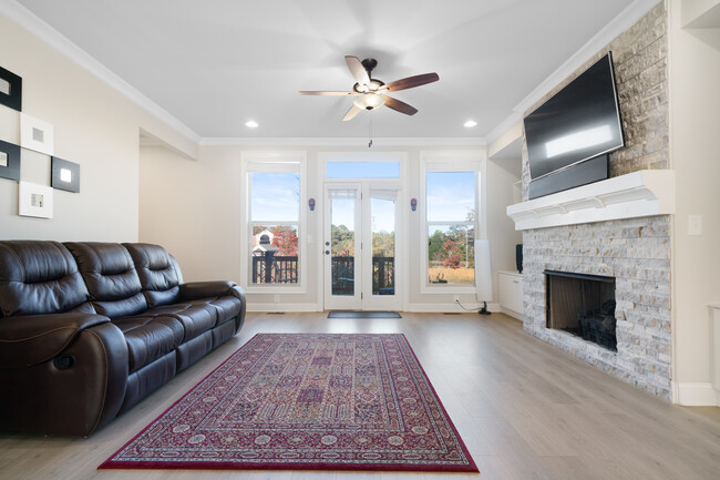 Building Photo - 7906 Laurel Crest Dr