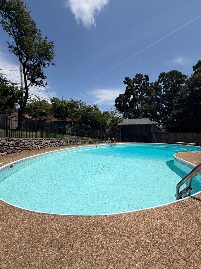 Building Photo - 1101 Silverwood Cove