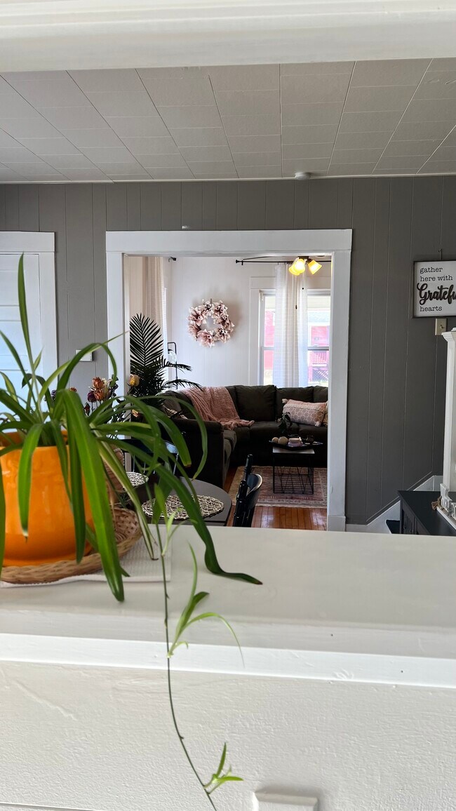 Building Photo - 33 Higby Rd