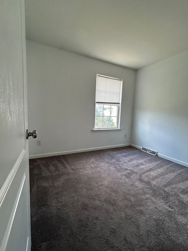 Building Photo - COMING SOON! Townhouse in Dover