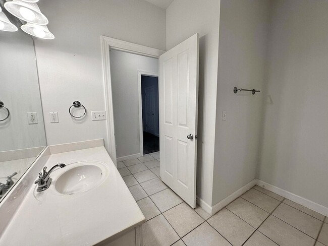 Building Photo - 108 Mantero Way