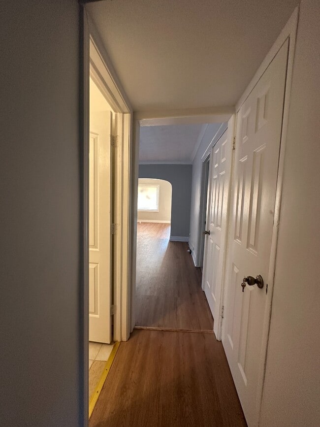 Building Photo - Spacious 4BR/1BA Chicago Brick Home – Fenced Backyard