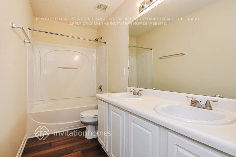 Building Photo - 12 Woodcreek Ln