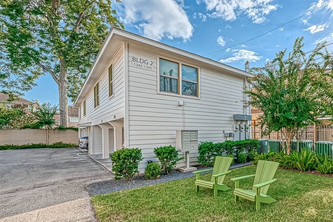 Building Photo - 218 E 14th St