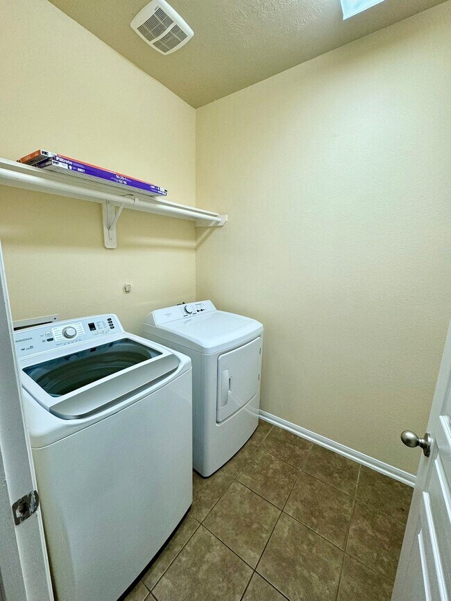 Building Photo - 8230 Polaris Point Ln