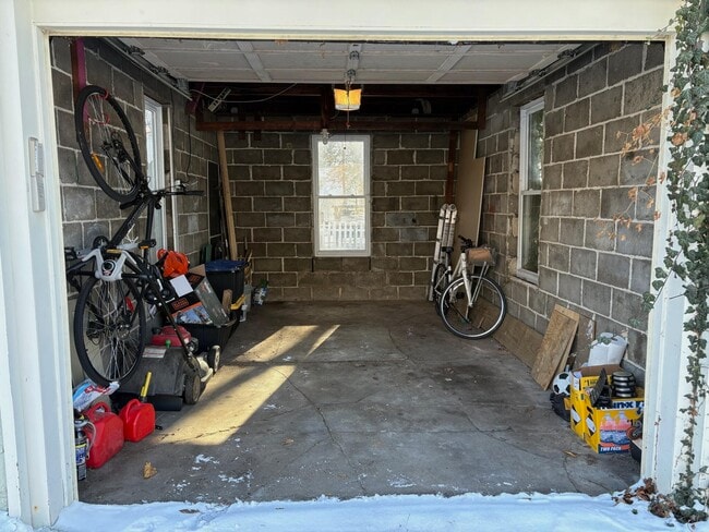 Building Photo - 433 McKinley St