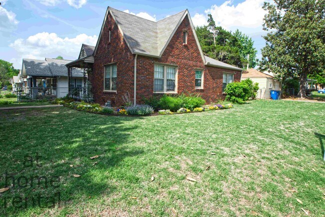 Building Photo - 1347 S Indianapolis Ave