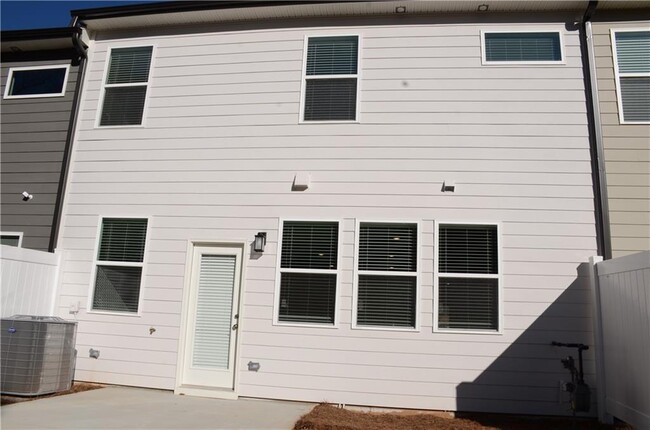 Building Photo - 1331 Pt Pl Dr