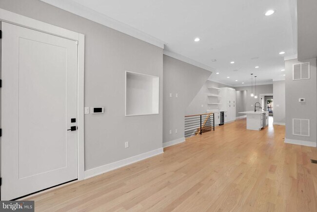 Building Photo - 1329 Irving St NW