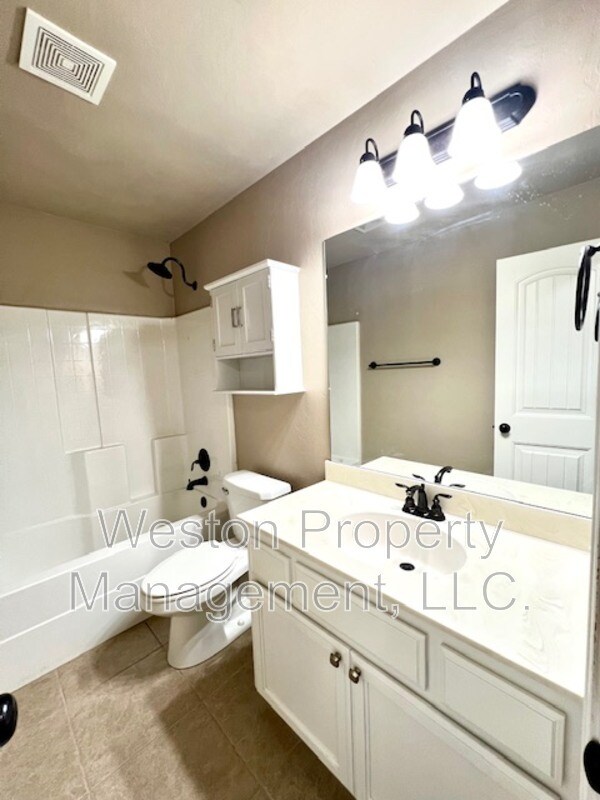 Building Photo - 11600 SW 10th St