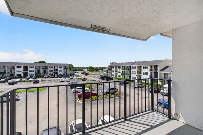 Building Photo - 2 Bedroom 2 Bathroom Move-In Ready Rental near Tanger Outlets!