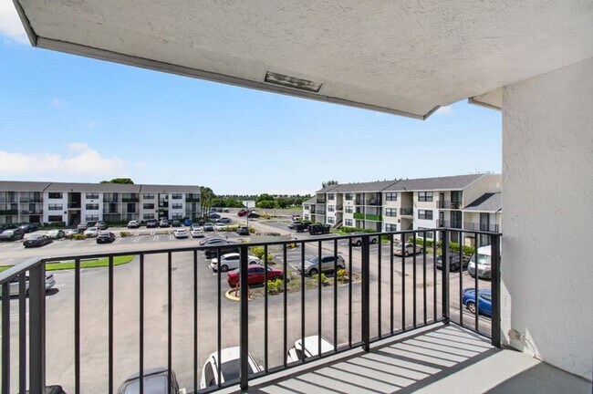 Building Photo - 724 Executive Center Dr
