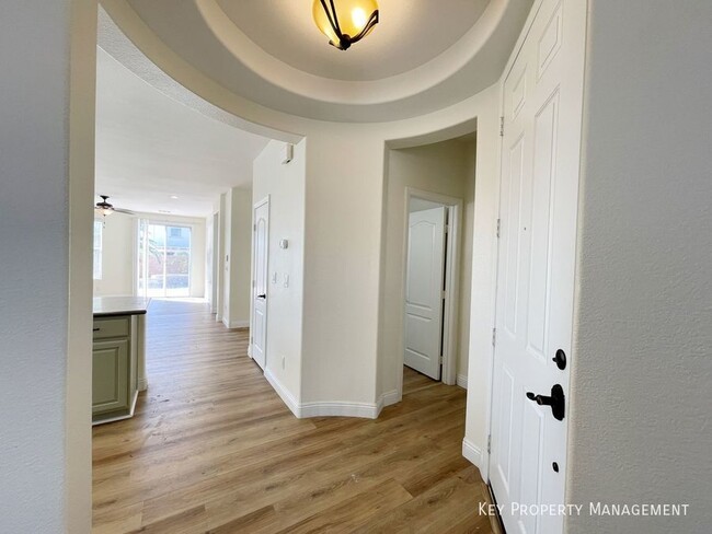 Building Photo - 2913 Big Mountain Ave